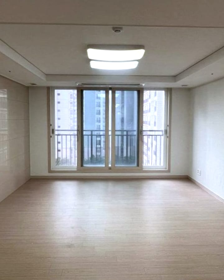 광주 도배 북구 운암동 아파트 화이트 실크벽지 시공 후 거실